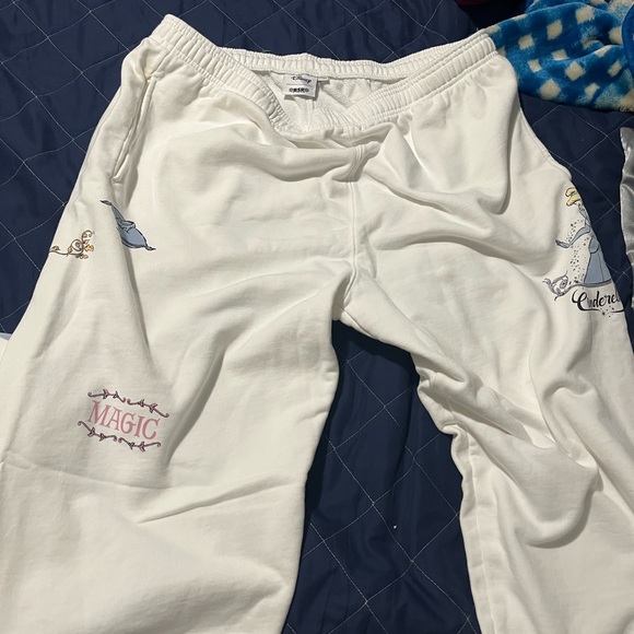 Samii Ryan Disney Cinderella Icons Women's Crewneck and sweatpants Set - Picture 3 of 6